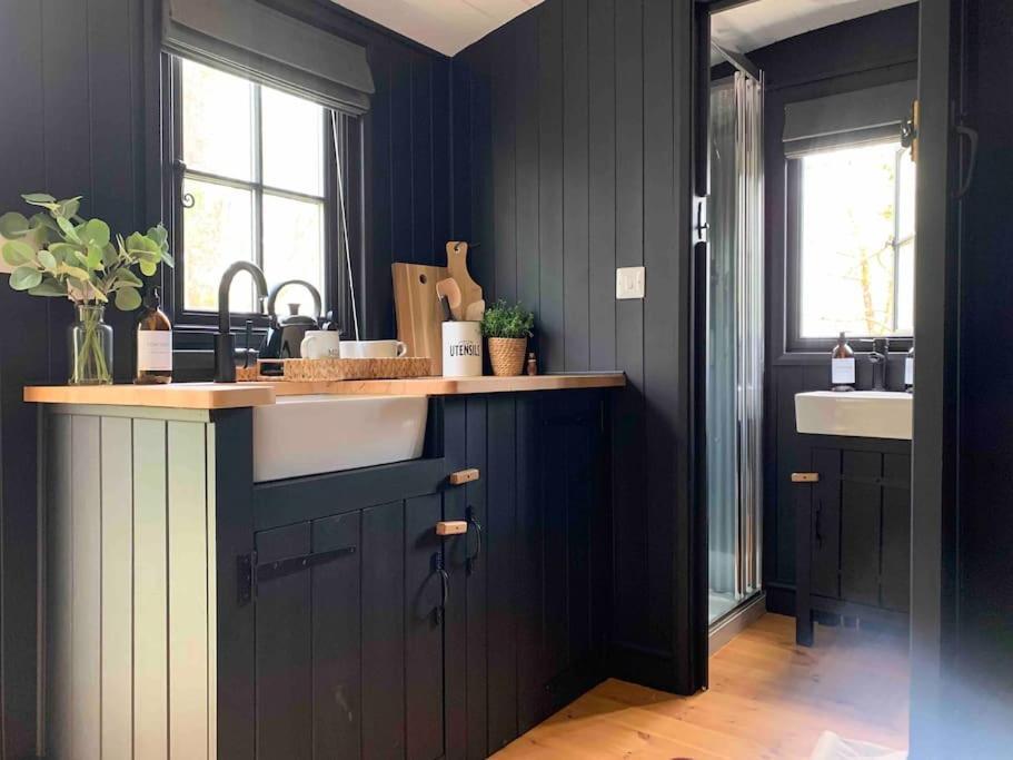Cornwall Woodland Shepherd'S Hut - Dennis Hut Bodmin Esterno foto