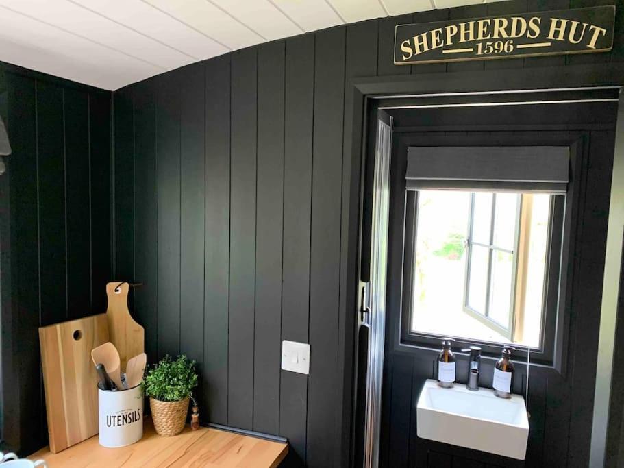 Cornwall Woodland Shepherd'S Hut - Dennis Hut Bodmin Esterno foto