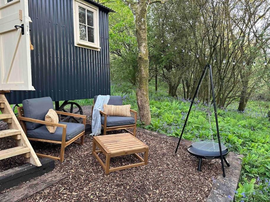 Cornwall Woodland Shepherd'S Hut - Dennis Hut Bodmin Esterno foto