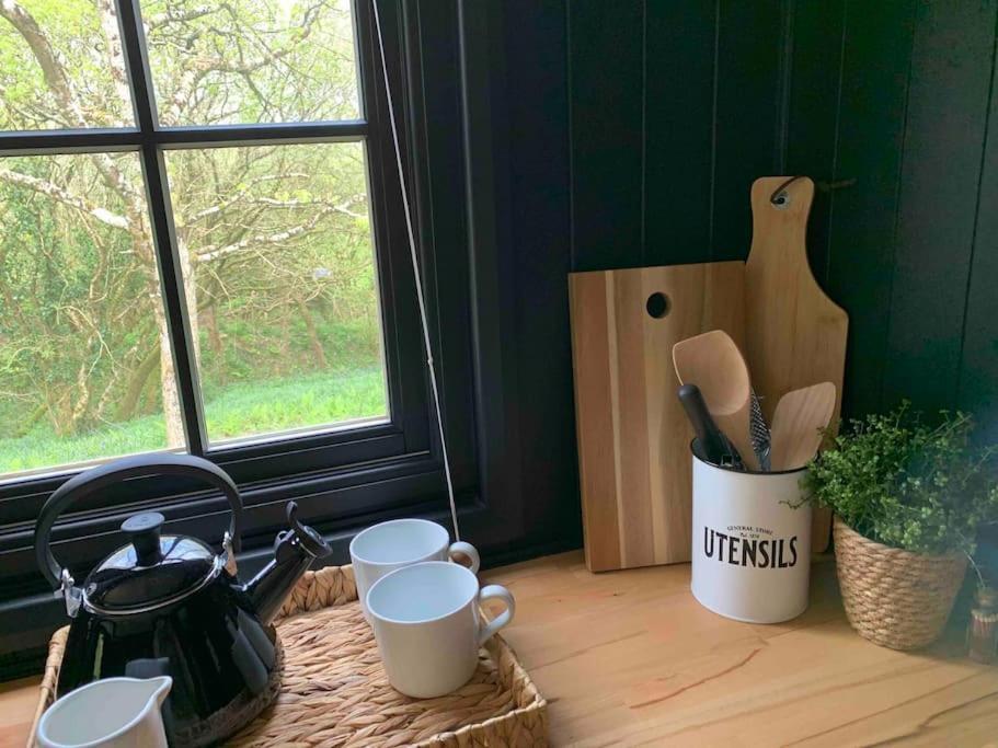 Cornwall Woodland Shepherd'S Hut - Dennis Hut Bodmin Esterno foto