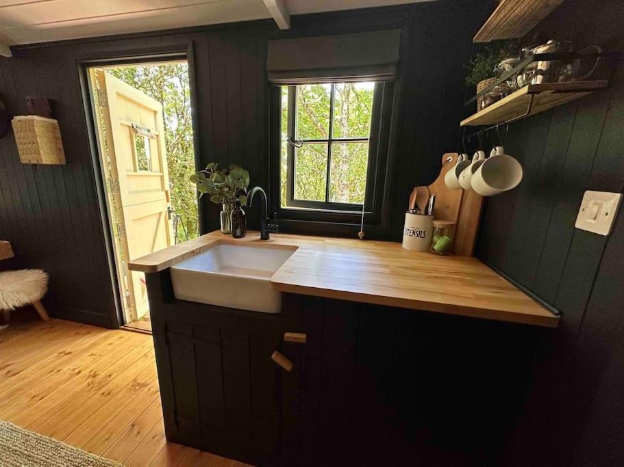 Cornwall Woodland Shepherd'S Hut - Dennis Hut Bodmin Esterno foto
