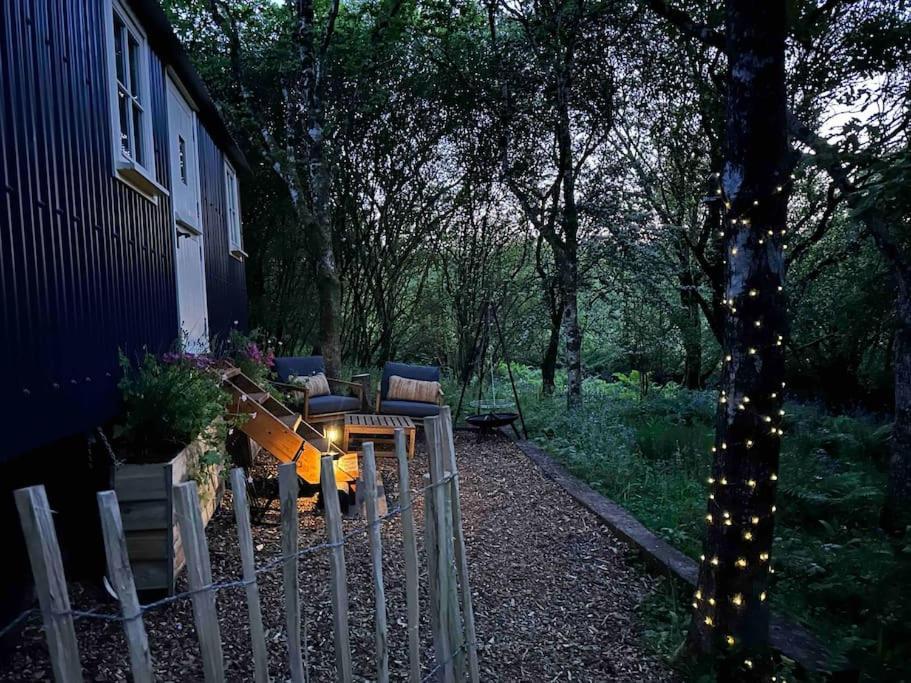 Cornwall Woodland Shepherd'S Hut - Dennis Hut Bodmin Esterno foto